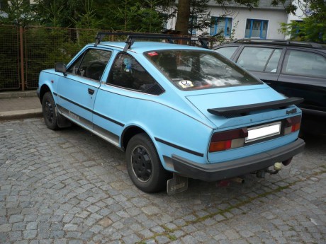 skoda-rapid-130-svetle-modry--zezadu