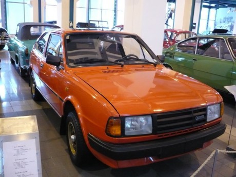 skoda-rapid-135--typ-747.-oranzovy-predek